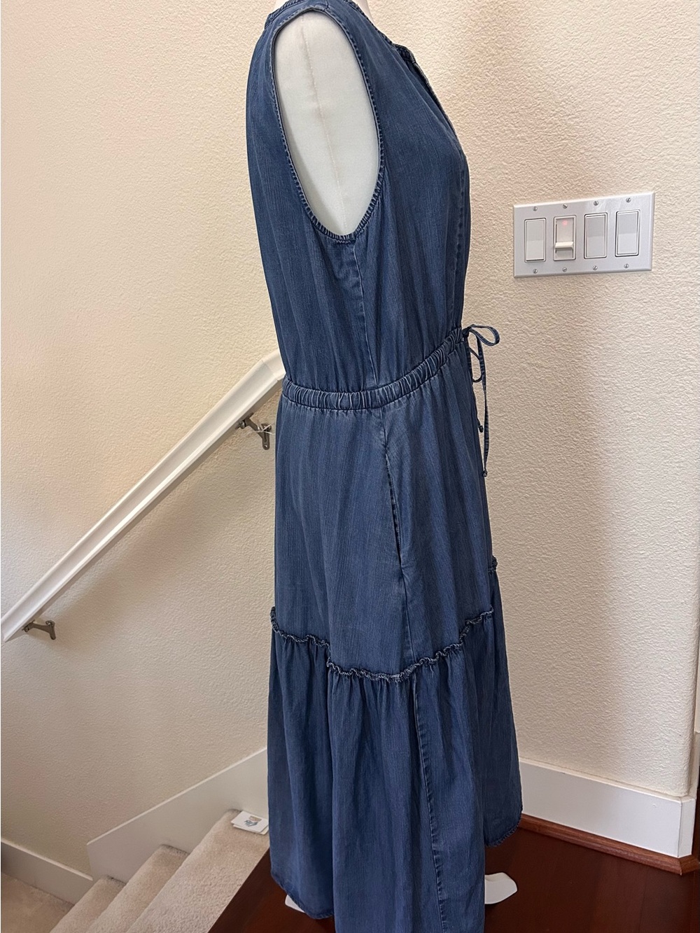 Lands' End Lyocel Tiered Midi Dress Sleeveless Denim Blue Size L Vneck pockets - Picture 5 of 10